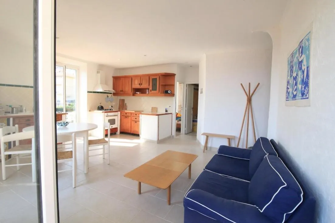 bel appartement lumineux joyeux spacieux, vue mer Menton